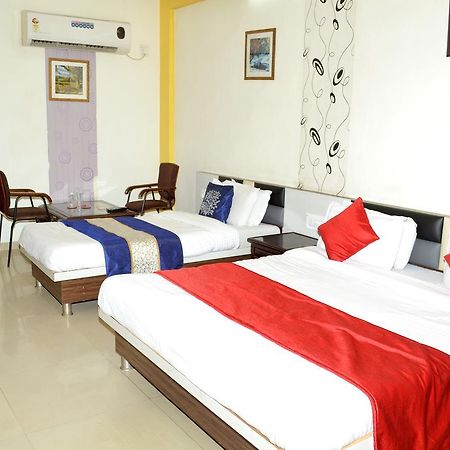 גנדהינאגר Hotel Neelkanth Residency מראה חיצוני תמונה