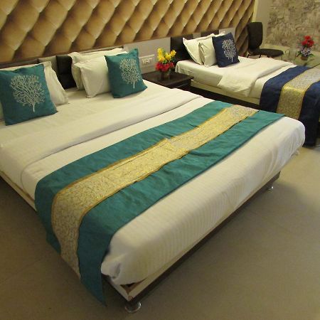 גנדהינאגר Hotel Neelkanth Residency מראה חיצוני תמונה