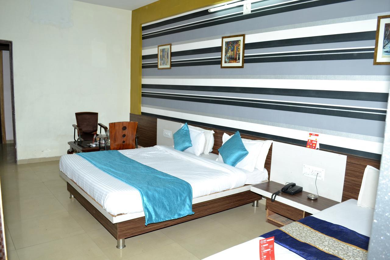 גנדהינאגר Hotel Neelkanth Residency מראה חיצוני תמונה