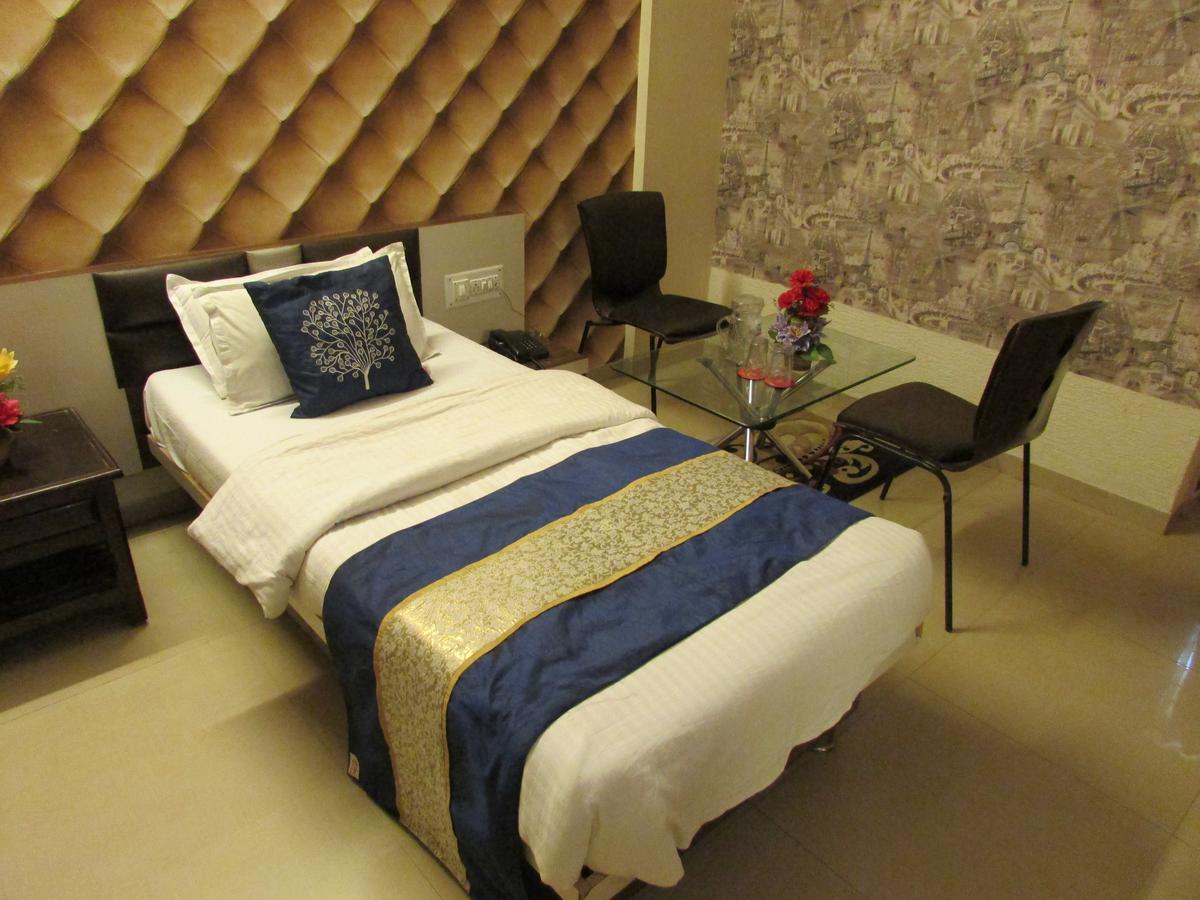 גנדהינאגר Hotel Neelkanth Residency מראה חיצוני תמונה
