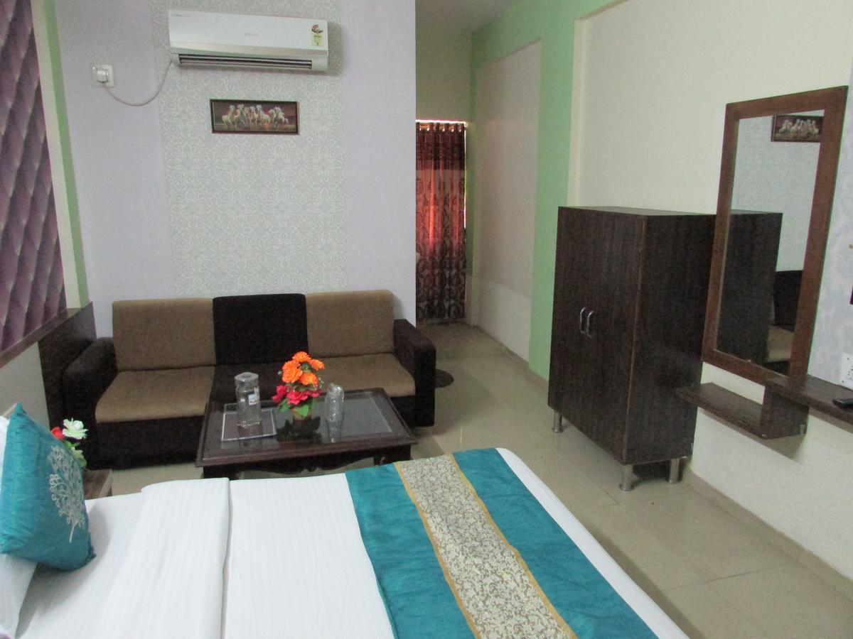 גנדהינאגר Hotel Neelkanth Residency מראה חיצוני תמונה
