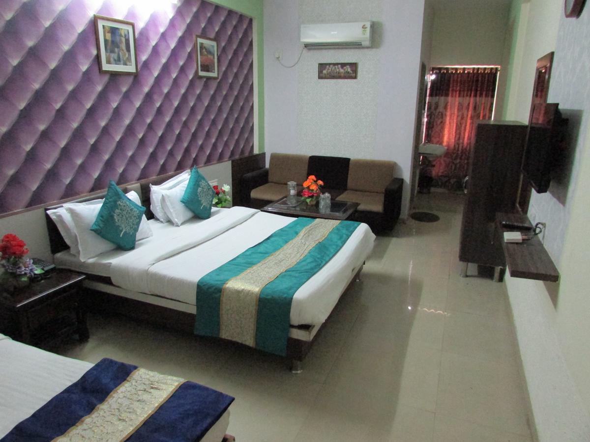 גנדהינאגר Hotel Neelkanth Residency מראה חיצוני תמונה