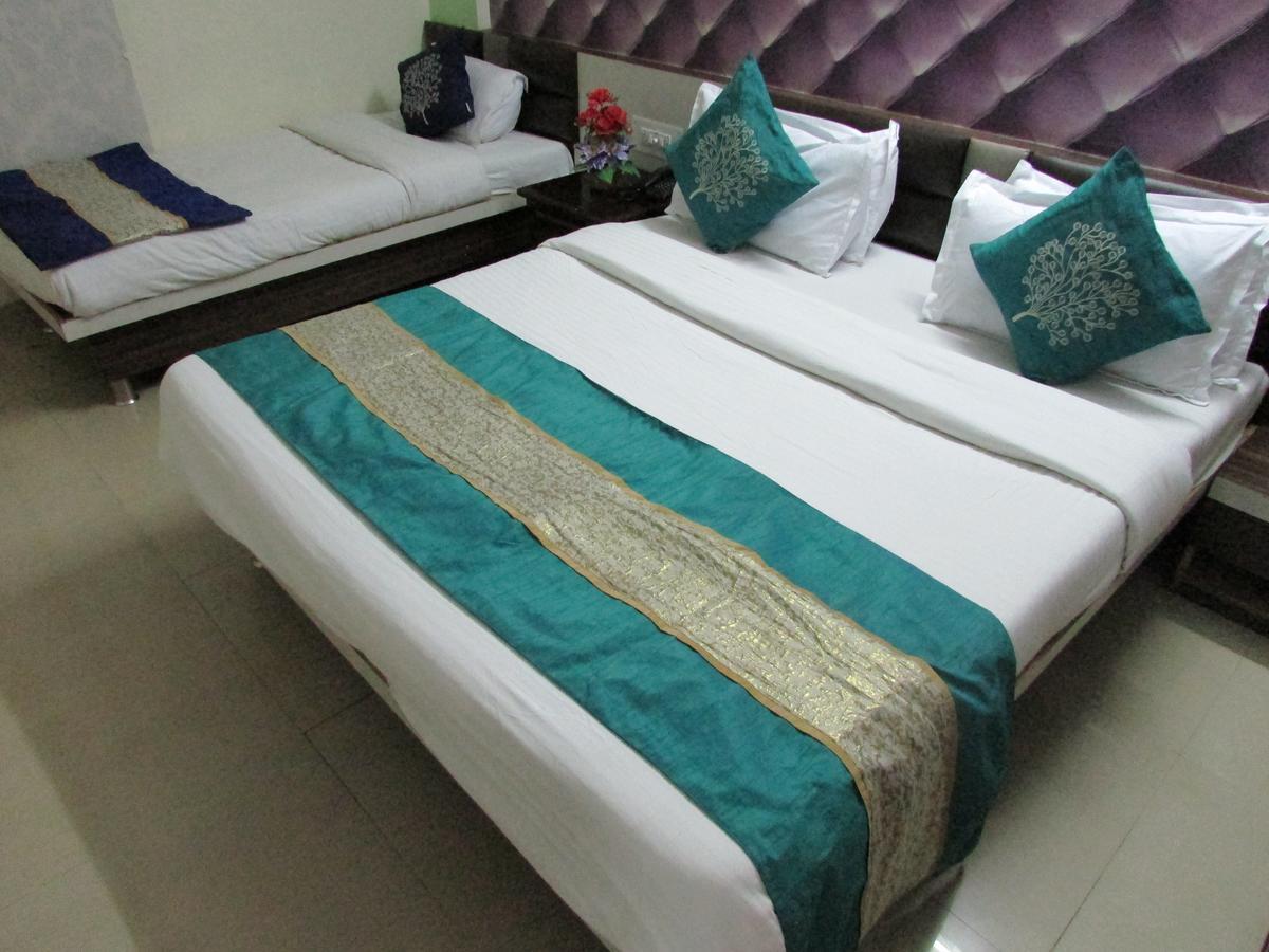 גנדהינאגר Hotel Neelkanth Residency מראה חיצוני תמונה