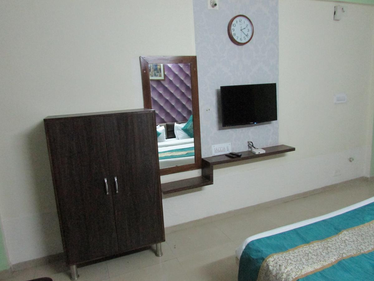 גנדהינאגר Hotel Neelkanth Residency מראה חיצוני תמונה