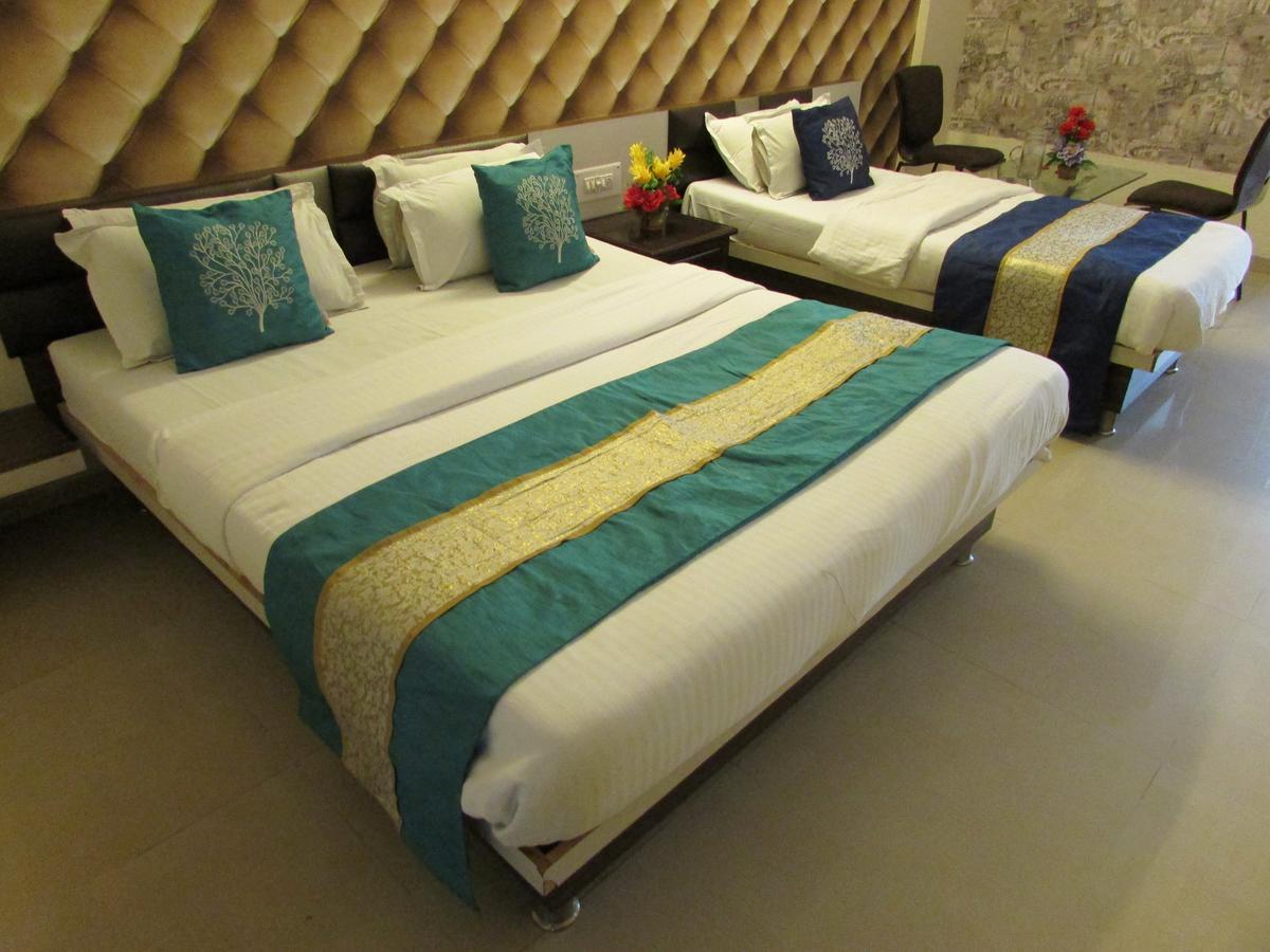 גנדהינאגר Hotel Neelkanth Residency מראה חיצוני תמונה